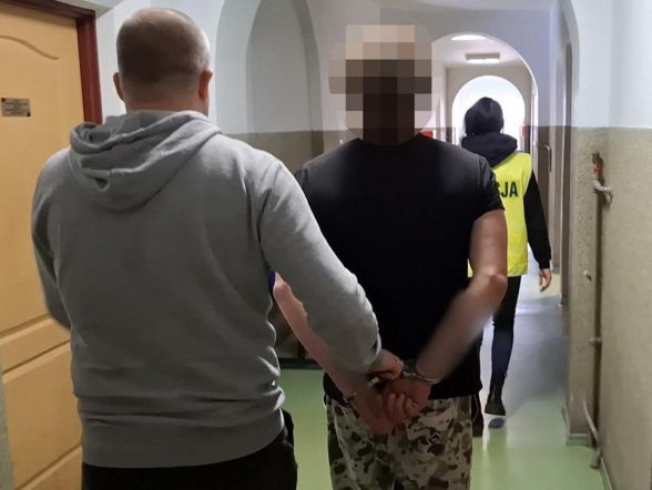Błyskawiczna akcja policji! Trzech młodych mężczyzn zatrzymano w ich mieszkaniach