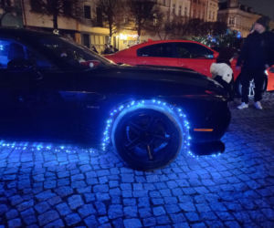 Świąteczny Zlot Amerykańskich Samochodów na Rynku w Lesznie