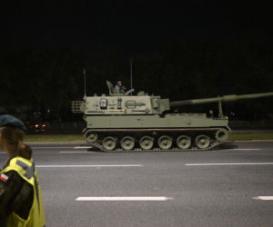 Nocna próba defilady wojskowej w Warszawie