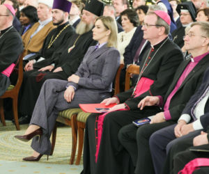 Marta Nawrocka w garniturach