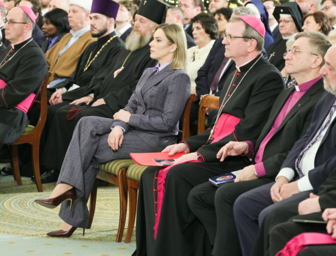 Marta Nawrocka w garniturach