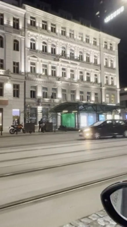 Seks na chodniku w centrum Warszawy. Para oddawała się uniesieniom przy Alejach Jerozolimskich