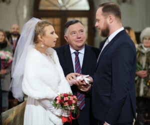 Na Wspólnej odc. 3228. Beata (Katarzyna Ptasińska), Paweł (Grzegorz Kwiecień), Włodek (Mieczysław Hryniewicz)