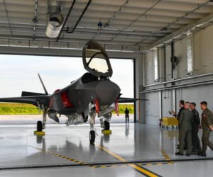 Szef MON nie krył dumy. Pierwsze F-35 już w kraju