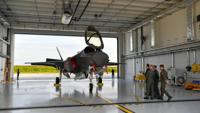 Szef MON nie krył dumy. Pierwsze F-35 już w kraju