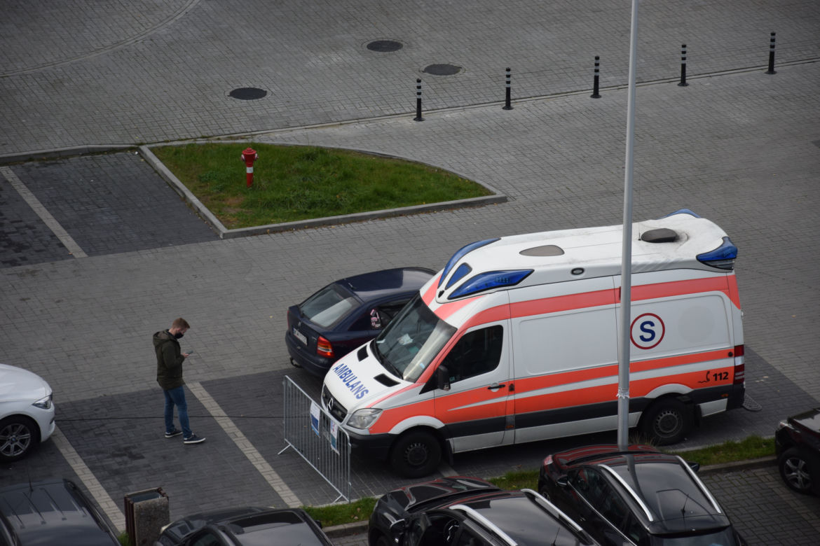 Kolejki na test na COVID-19. Dramat pacjentów 