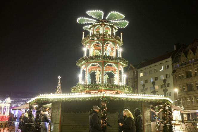 Ruszył świąteczny Jarmark w Bytomiu. Kultowy tramwaj i kaszanka wikinga