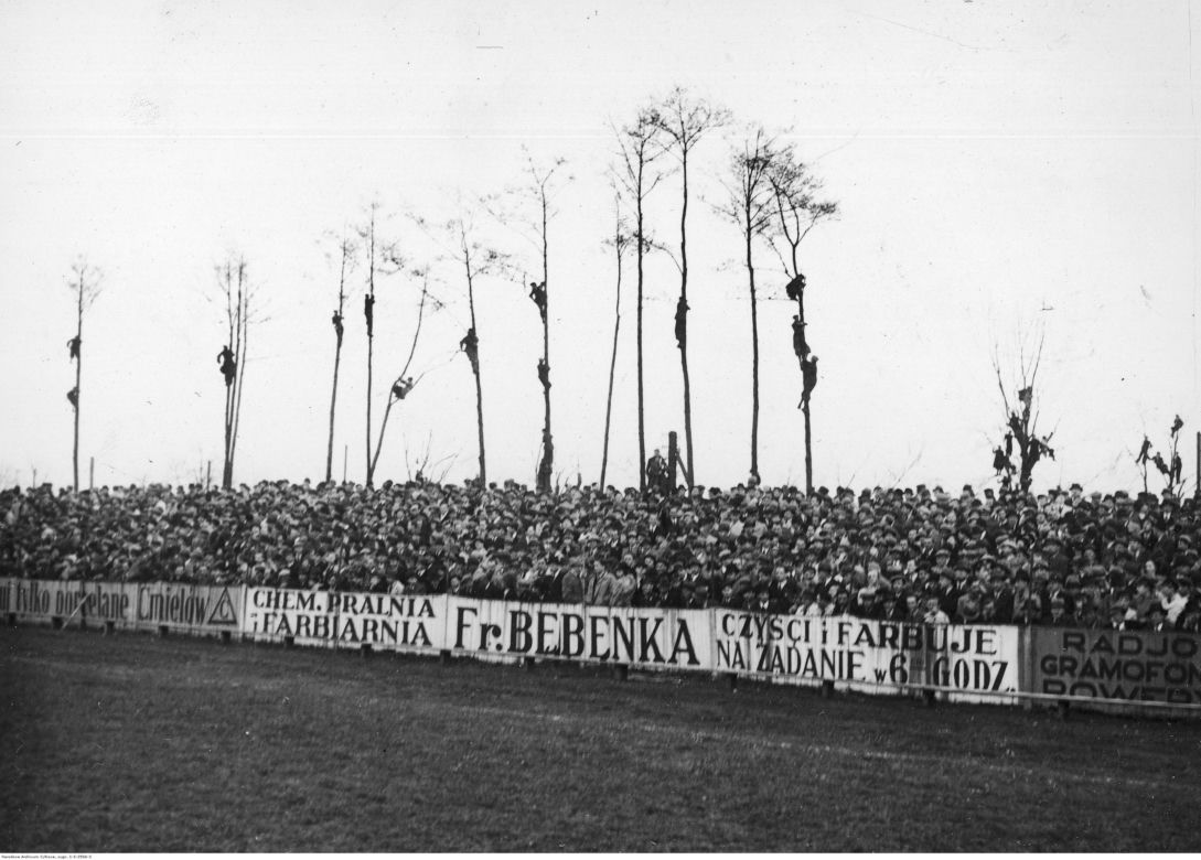 Tak kiedyś wyglądały derby Krakowa. Święta Wojna na starych zdjęciach! 