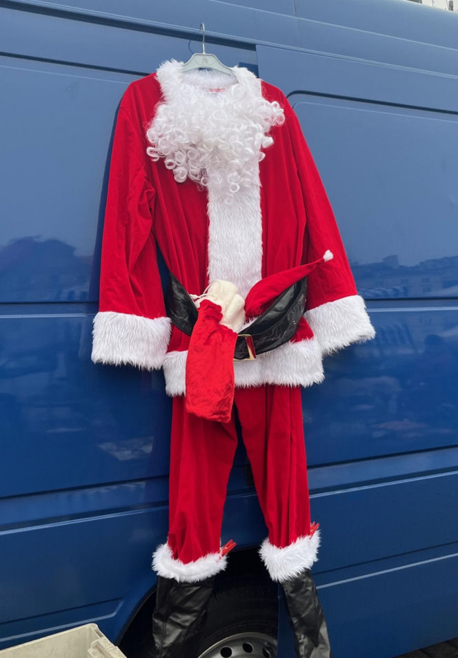Lubelska Giełda Staroci w świątecznym klimacie. Tłumy szukały prezentów na Mikołajki