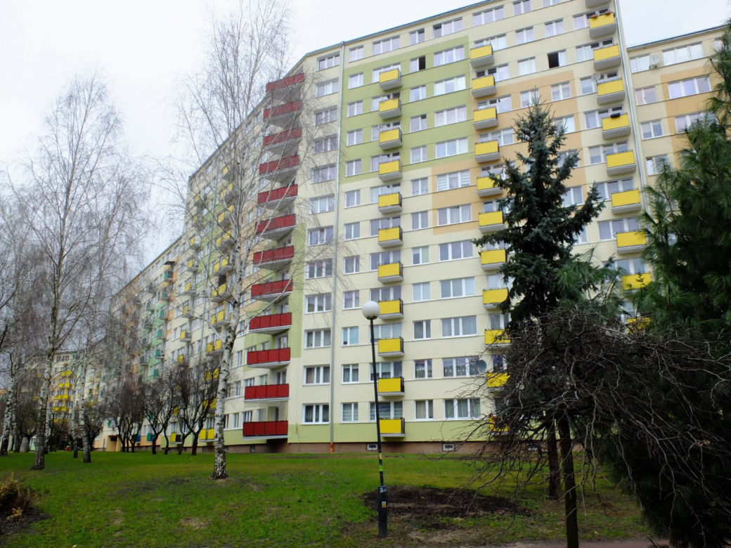 Wyrzucił kolegę z 10 piętra  