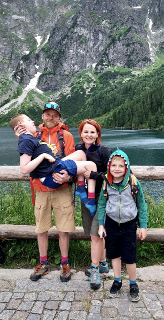 Ciężko chory Jasio zdobywa polskie góry. Jego rodzice nie zrezygnowali ze swoich pasji