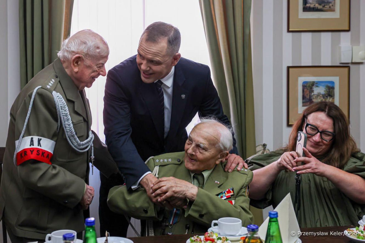 Poruszające sceny z Nawrockim. Tak potraktował uczestniczkę Powstania Warszawskiego
