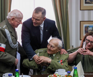 Poruszające sceny z Nawrockim. Tak potraktował uczestniczkę Powstania Warszawskiego