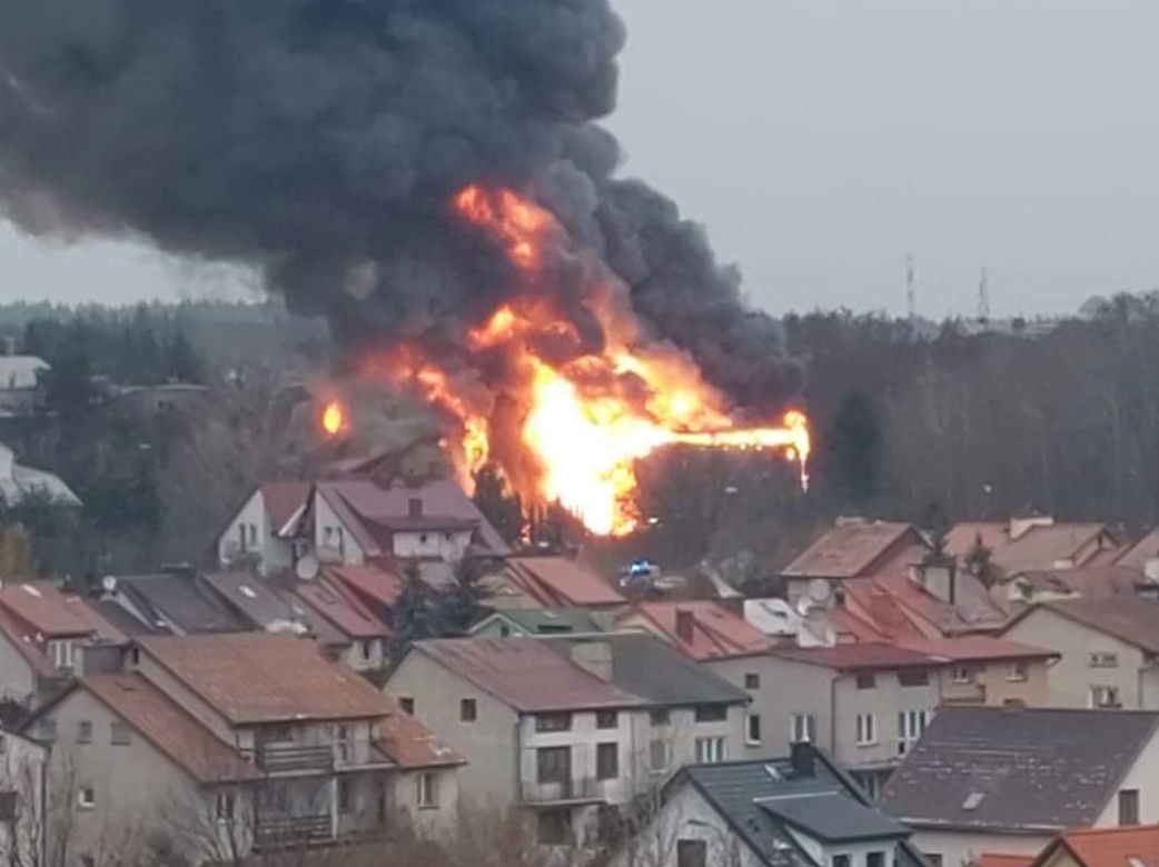 Białystok. Pożar hali sportowej przy ul. Jagiełły [3.12.2022]