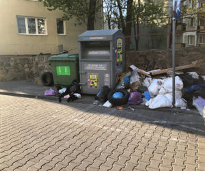 Śmieci zalewają Warszawę