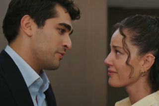 Złoty chłopak, odcinek 260: Ferit szokuje rodzinę oświadczynami. Seyran próbuje zablokować ślub z Diyar