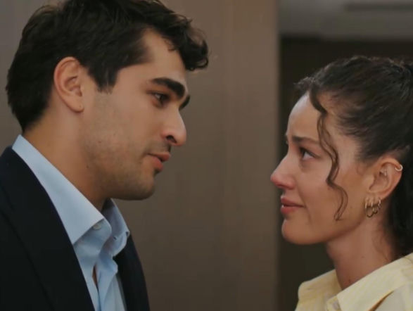 Złoty chłopak, odcinek 260: Ferit szokuje rodzinę oświadczynami. Seyran próbuje zablokować ślub z Diyar