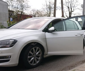 Łódź. Z włączonym silnikiem i BEZ PRAWA JAZDY. 25-latek zasnął w aucie na pasie ruchu
