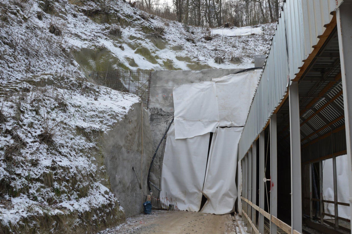 Poszerzają tunel kolejowy Wrocław Jelenia Góra