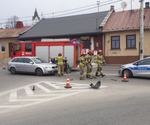 Zderzenie auta osobowego ze skuterem u zbiegu Targowej z Iłżecką