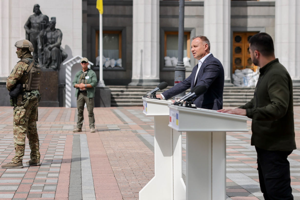 Prezydent Andrzej Duda w Kijowie: Ukraina obroni się i zwycięży. „Polska chce robić tu interesy” [ZDJĘCIA]
