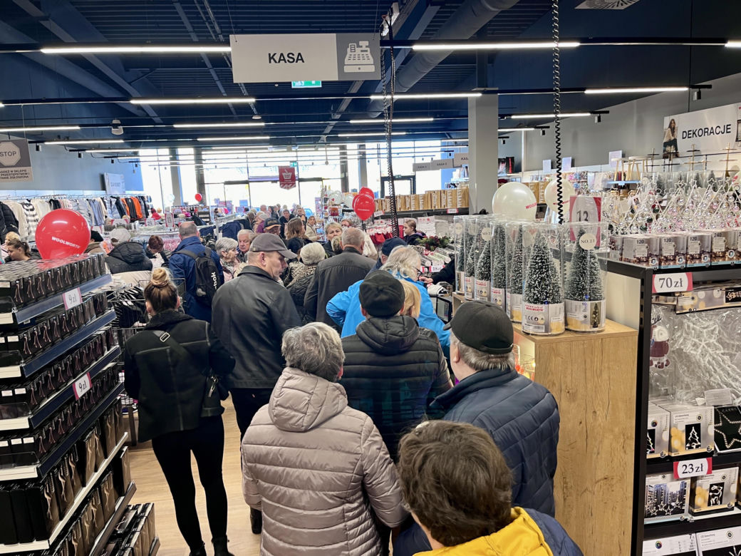 Tłumy na otwarciu sklepu Woolworth w Gorzowie