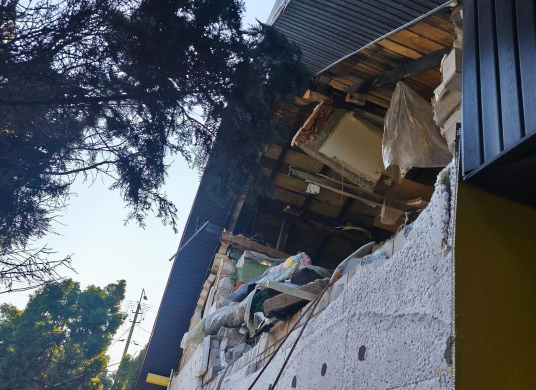 Wybuch gazu w domu jednorodzinnym w Gocławiu. Poszkodowaną 35-latkę śmigłowcem LPR przetransportowano do szpitala