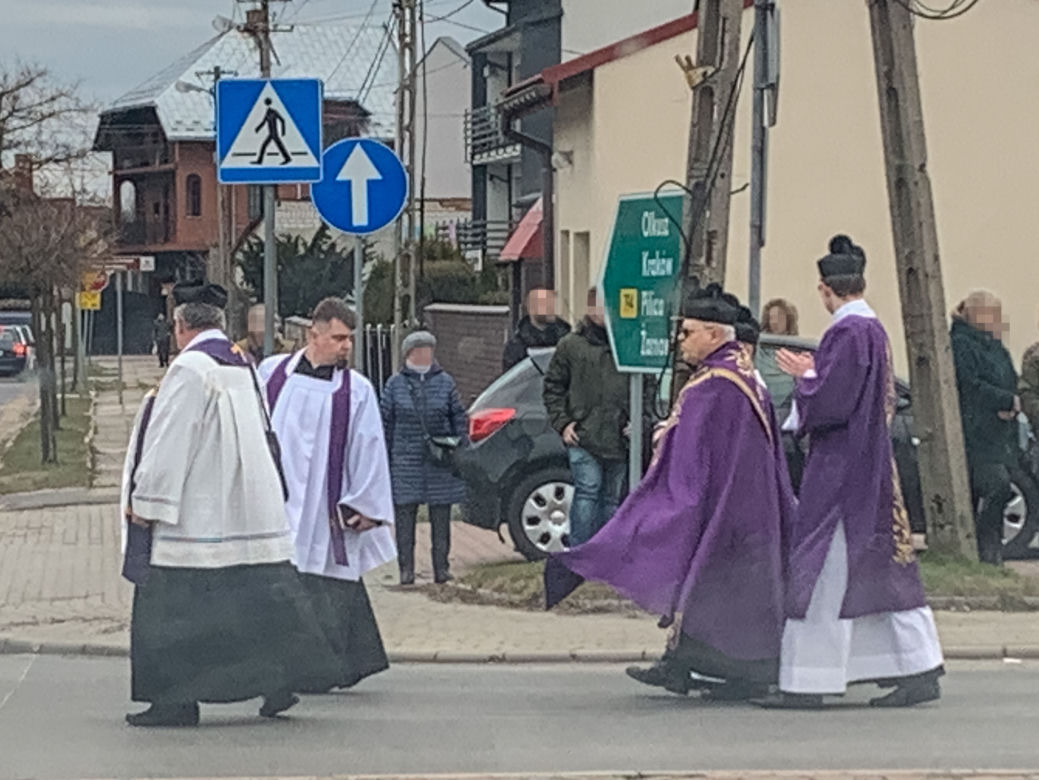 Pogrzeb diakona z Sosnowca. Ostatnie pożegnanie Mateusza w Wolbromiu