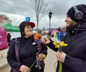 ESKA Lublin rozdawała żonkile na wiosnę