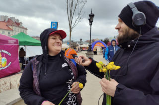 ESKA Lublin rozdawała żonkile na wiosnę
