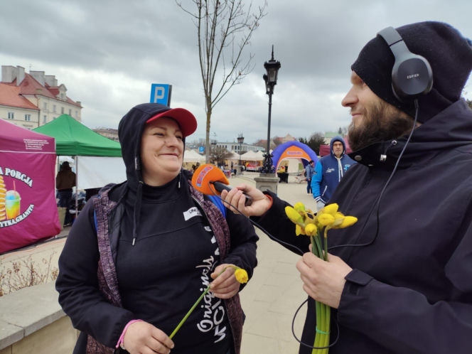 ESKA Lublin rozdawała żonkile na wiosnę
