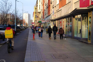 Ławki zniknęły z Alei Niepodległości