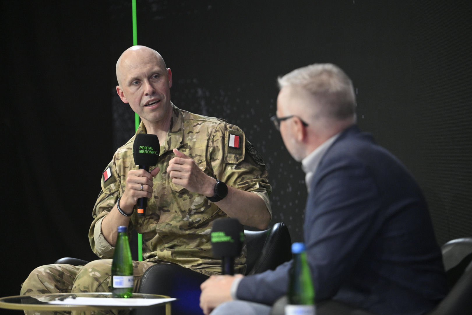 Warszawskie Targi Obronne. Scena Biała. Fire chat: Gen. Chmielewski o pasji do cyberbezpieczeństwa i i ekstremalnego biegania
