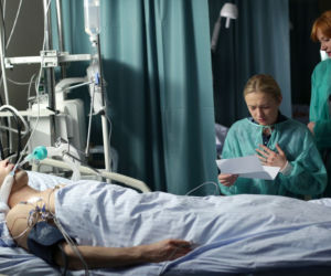 M jak miłość odcinek 1306, Asia (Barbara Kurdej-Szatan), Agnieszka (Magdalena Walach), Tomek (Andrzej Młynarczyk)