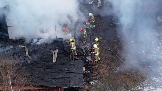 Z piętrowego domu zostały tylko zgliszcza, ogień zabrał wszystko. Potężny pożar pod Warszawą