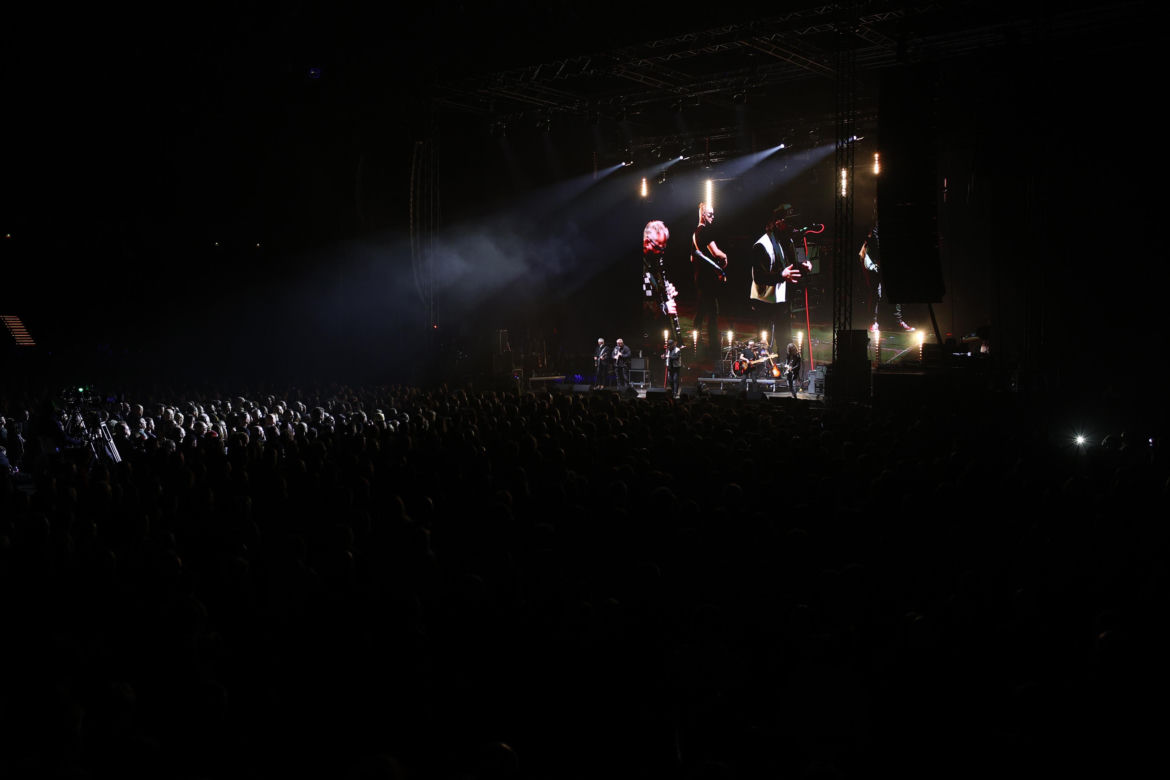 Koncert "Zadzwońcie po milicję" w katowickim Spodku