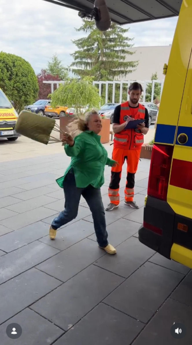 Na dobre i na złe nowy sezon na planie. Pani Jadzia (Aldona Jankowska), chłopak Matyldy (Tomasz Osica)