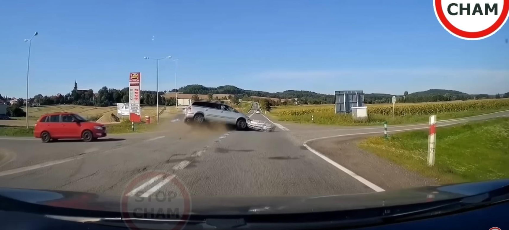 Szalona jazda kierowcy audi i groźny wypadek. "Bo wszyscy się wlekli"