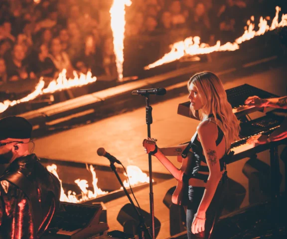 Daria Zawiałow z niespodziankami: świąteczna pula biletów na halową trasę artystki, merch i wyjątkowa pamiątka spod PGE Narodowego!