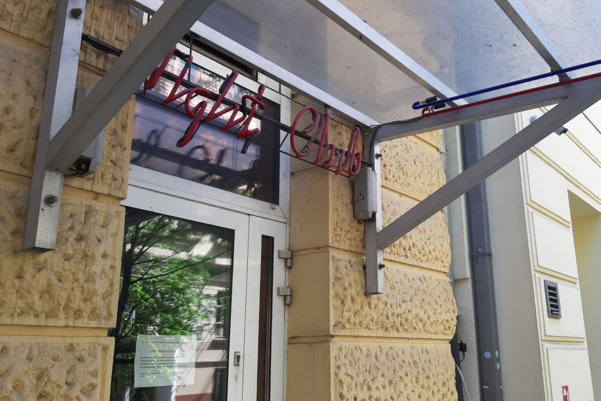 Zwłoki mężczyzny pod klubem nocnym na ul. Pankiewicza 4 w Warszawie.