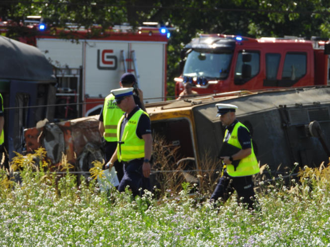 Wstrząsające zdjęcia z katastrofy kolejowej na Mazowszu
