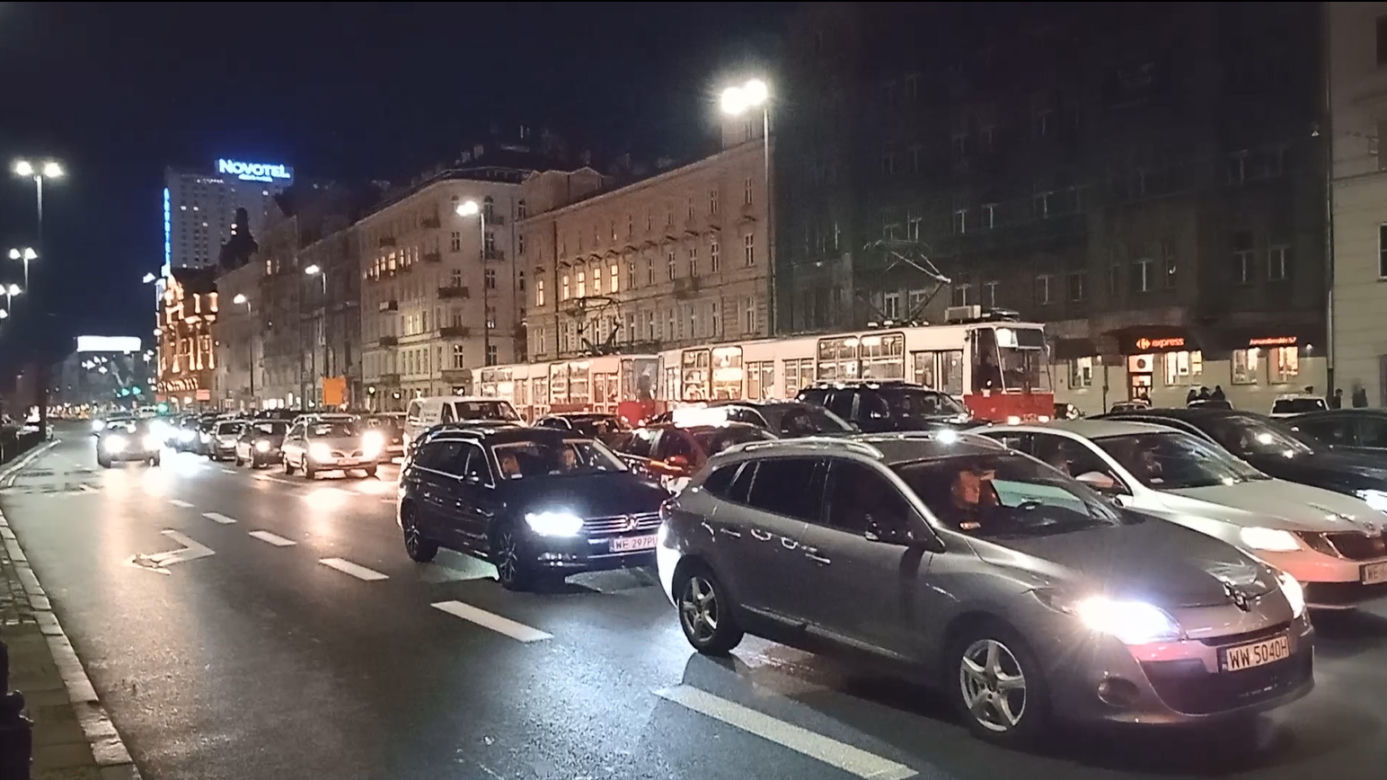 Gigantyczne korki w Warszawie. Totalny paraliż w związku ze zgromadzeniem publicznym