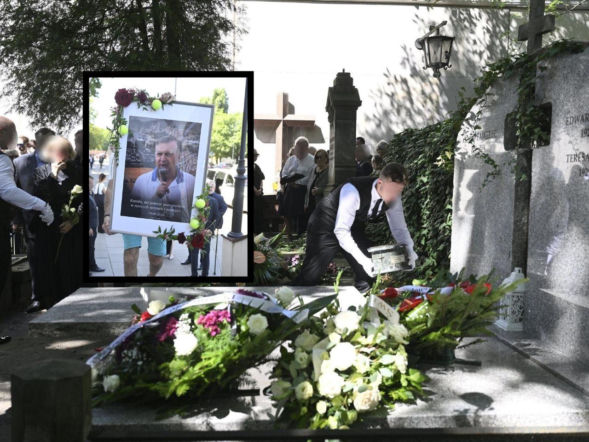 Niezwykła urna na pogrzebie słynnego komentatora. Żałobnicy patrzyli z wielkim smutkiem. Poruszające zdjęcia