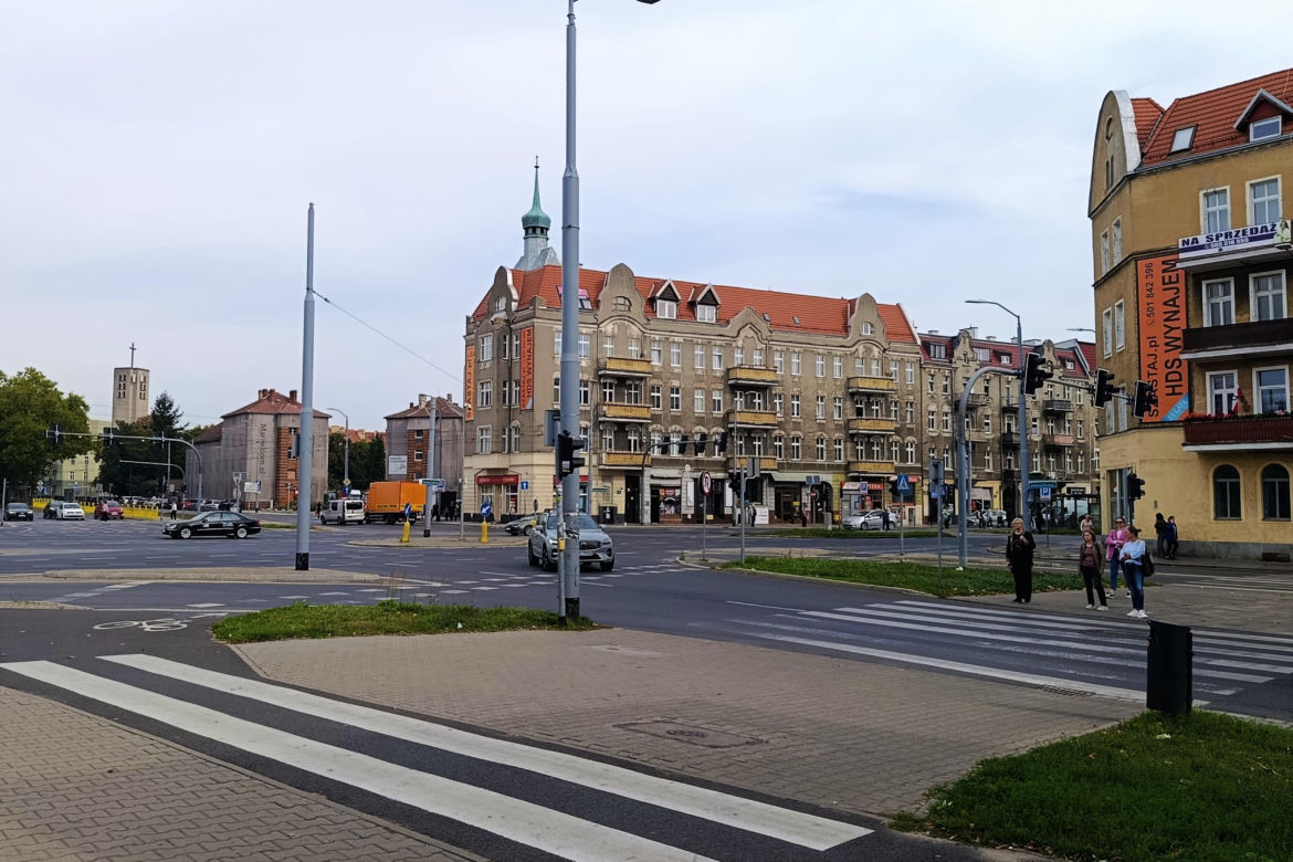 Plac Kazimierza Wielkiego po czterech latach doczekał się tablicy z nazwą