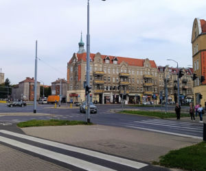 Plac Kazimierza Wielkiego po czterech latach doczekał się tablicy z nazwą