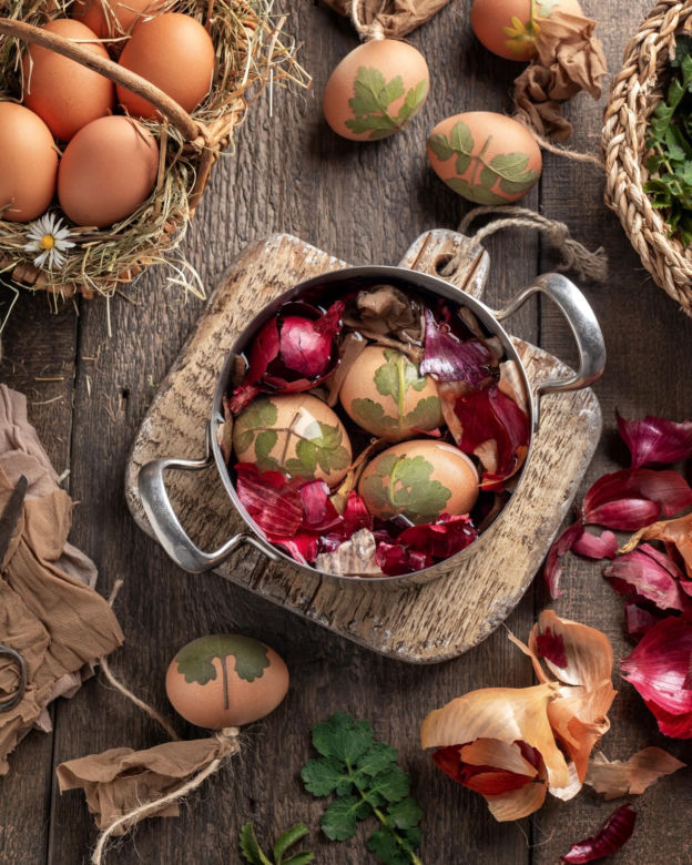 Pisanki wielkanocne DIY. Naturalne barwniki