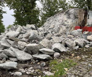 Rozbiórka cokołu po pomniku Koniewa