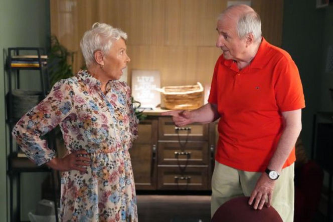 Barwy szczęścia, odcinek 3271. Krystyna (Hanna Bieluszko), Krzysztof (Jacek Kałucki)