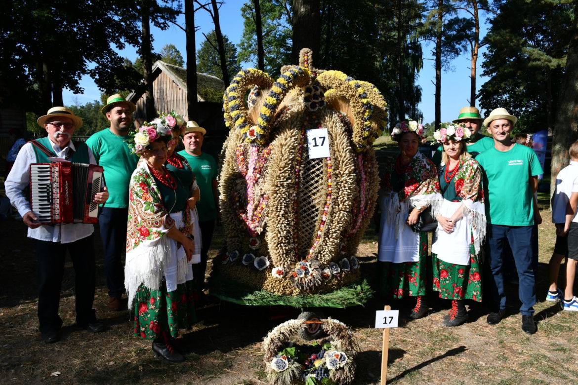 Tłumy na dożynkach w Olsztynku. Zobacz, jak bawili się mieszkańcy Warmii i Mazur [ZDJĘCIA]
