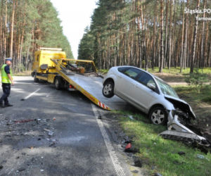 Zderzenie trzech aut na Śląsku. Nie żyje 82-latka z Fiata Punto